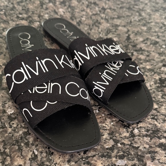 Calvin Klein Black Logo Slide Sandals EUC 8.5 narrow - Picture 2 of 8